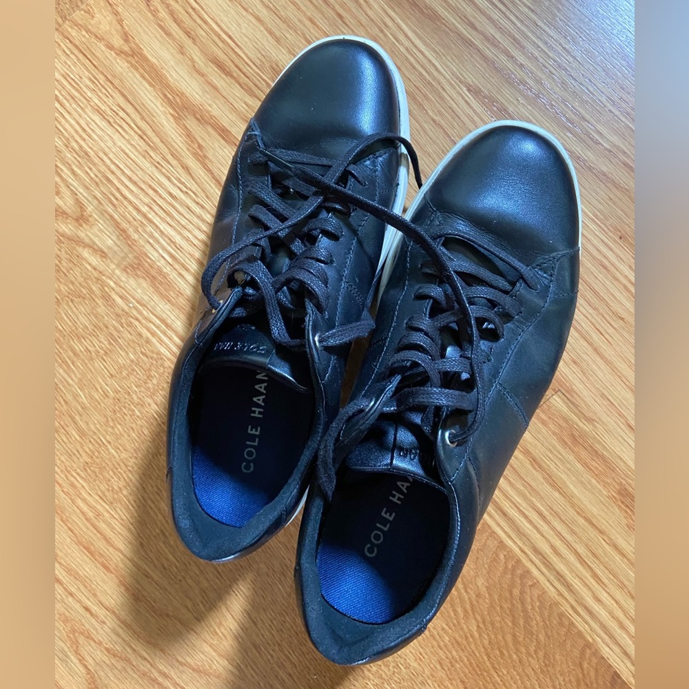 Gently used Cole Haan men's Grand Crosscourt Ii Sneaker.